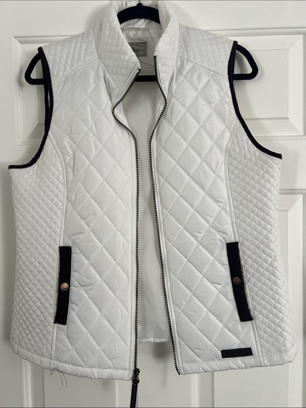 Bass White Quilted Sleeveless Vest with Black Trim